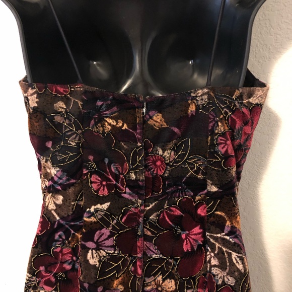 Velvet embroidered dress - Picture 4 of 7